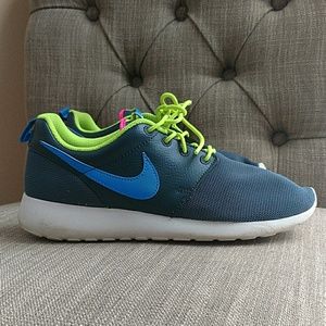 Woman's Nike Sneakers